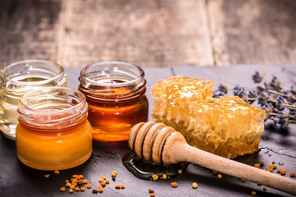 Мёд — что это за нектар, лечебные свойства и советы от пасечников