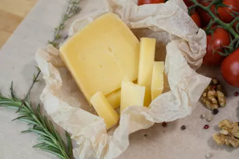 Сыр Грюйер 0,15 - 0,17 кг 2910 руб./кг